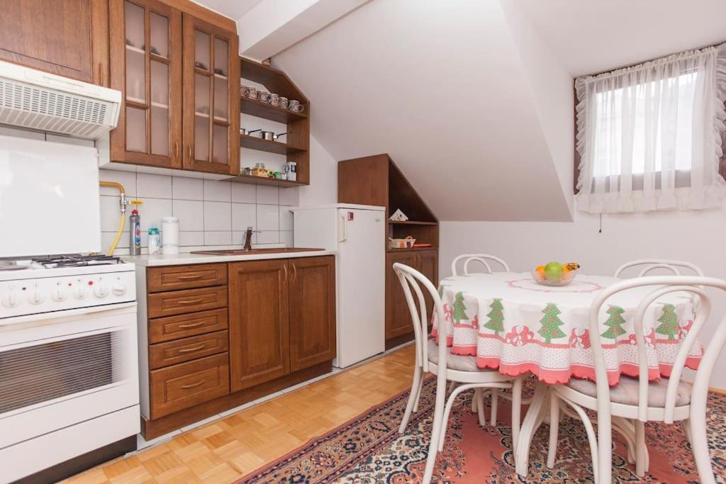Near Downtown But In A Quiet Area Apartment