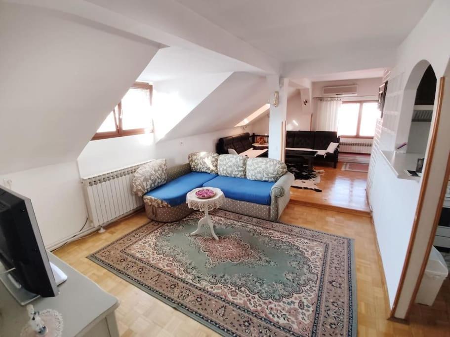 Apartment Near Downtown But In A Quiet Area *