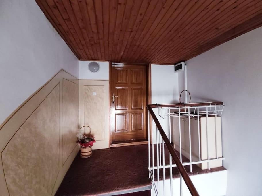 Near Downtown But In A Quiet Area Apartment *